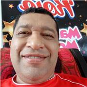 Soy un docente que busca llegar a los estudiantes con el fin de transmitir todo mi conocimiento y lograr el objetivo de estás clases, que ellos traten de asimilar lo que deseamos transmitir